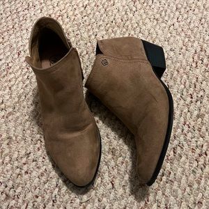 daisy fuentes boots!